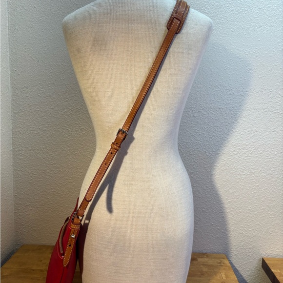 Dooney & Bourke Red Pebble Leather Crossbody Letter Carrier Bag Pouchette - Picture 4 of 10